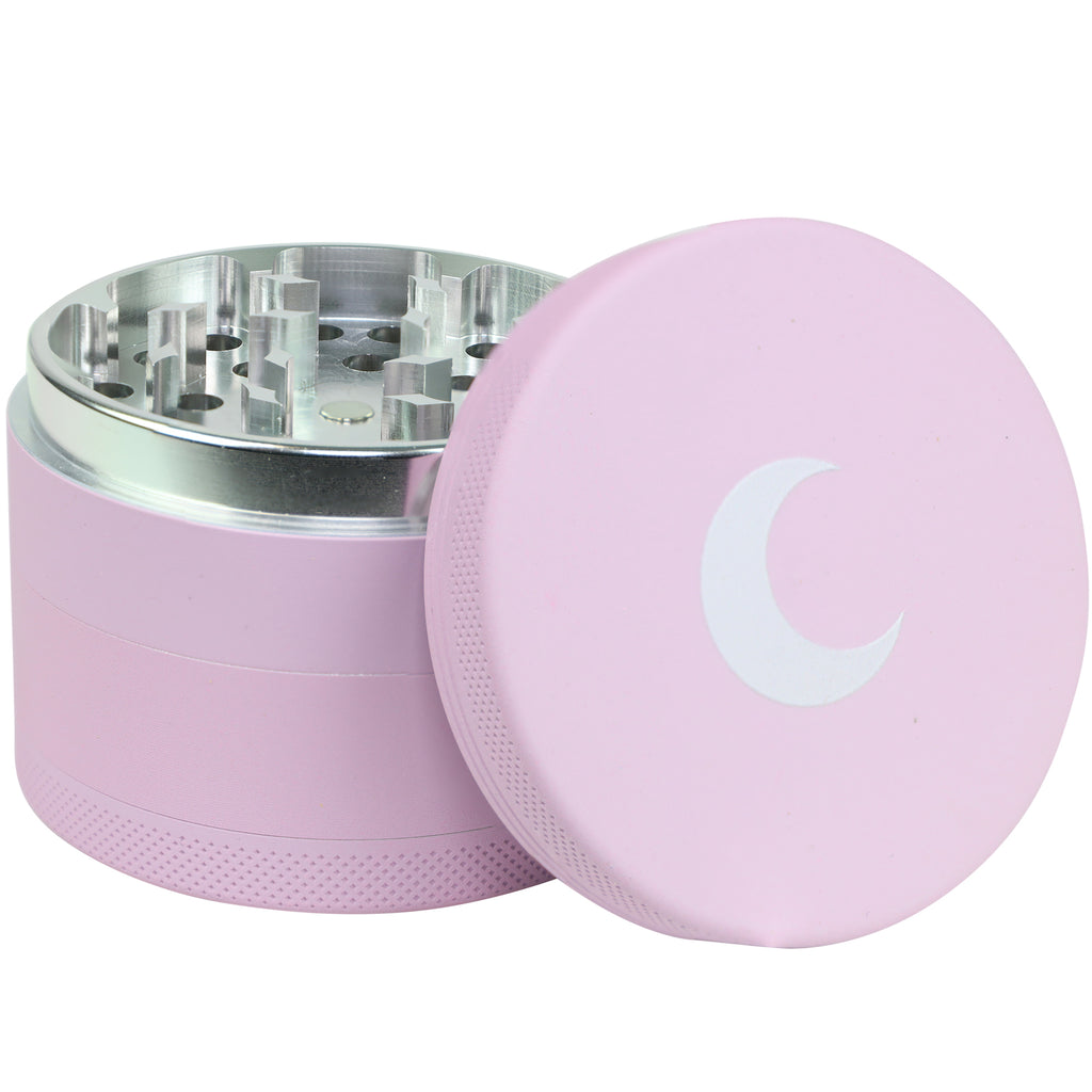Herb grinder with magnetic seal
